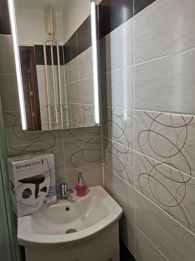 Slany - Byt 1+1 Екстер'єр фото